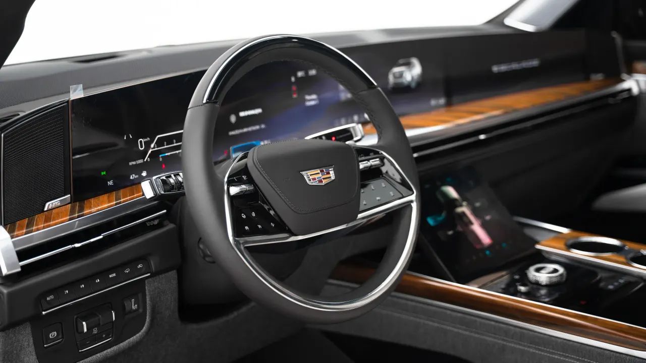 2025 Cadillac Escalade photo 4