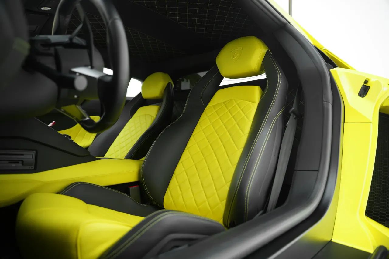 2014 Lamborghini Aventador photo 4