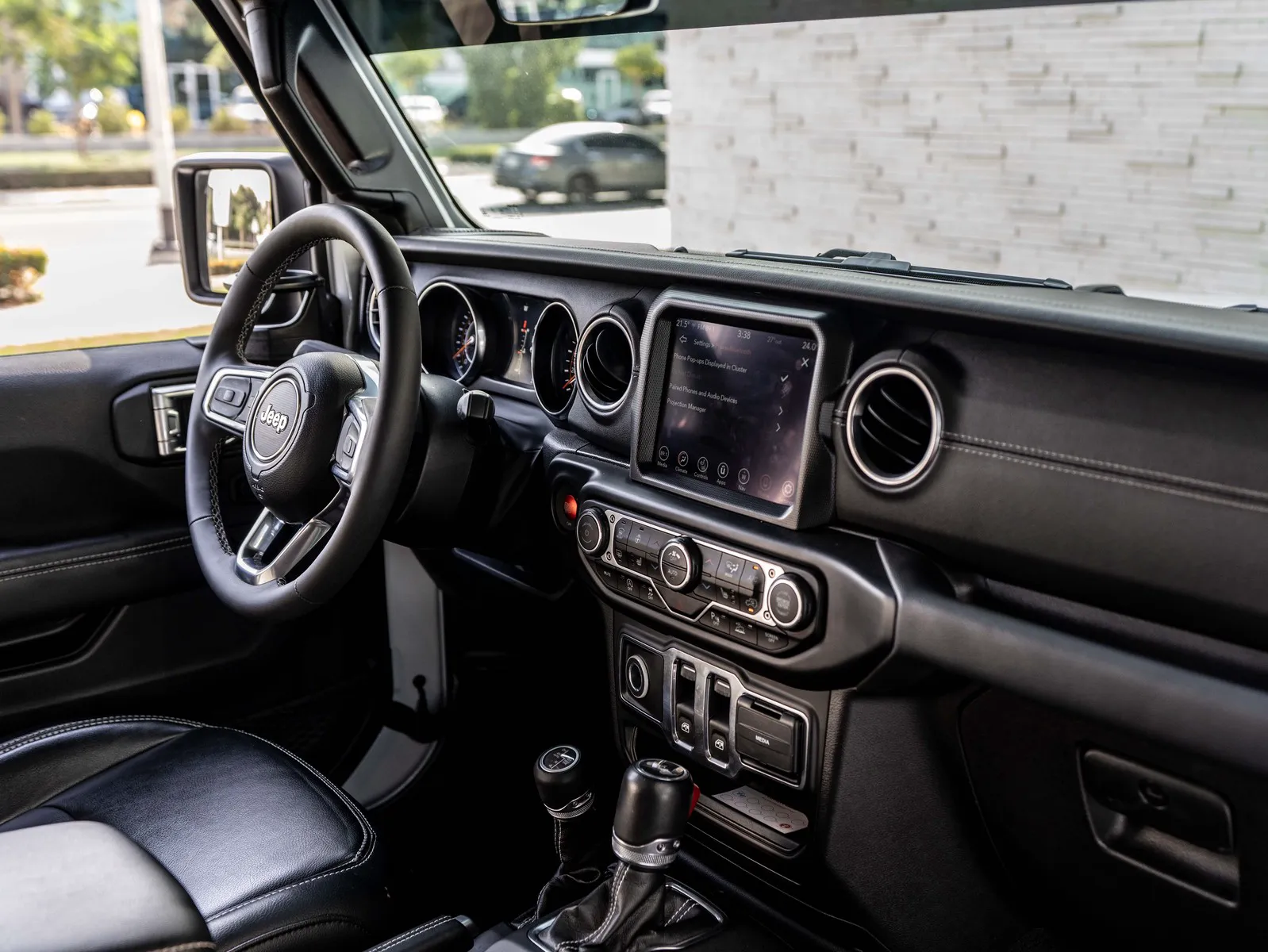 2023 Jeep Wrangler photo 4