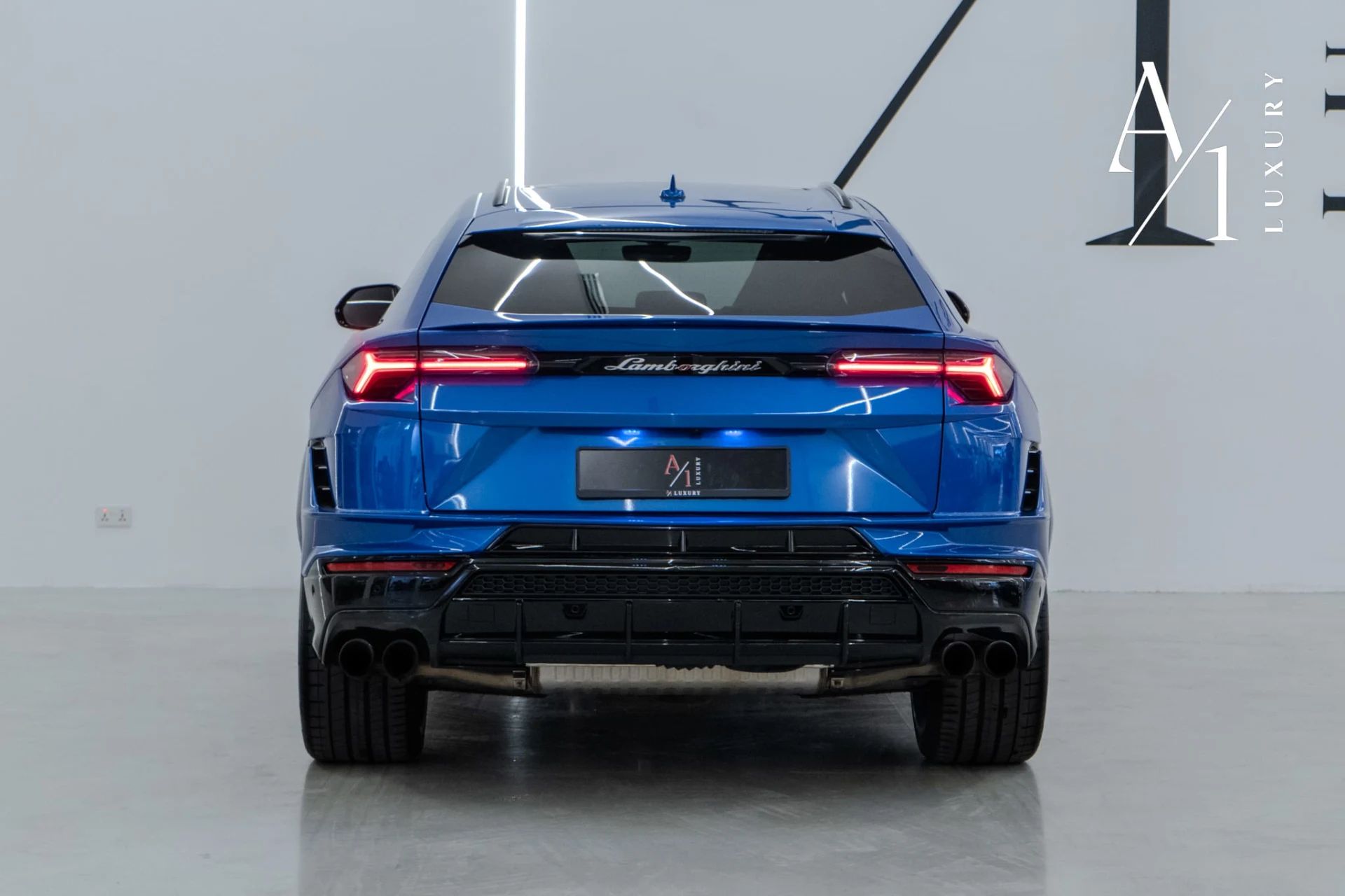2023 Lamborghini Urus photo 5