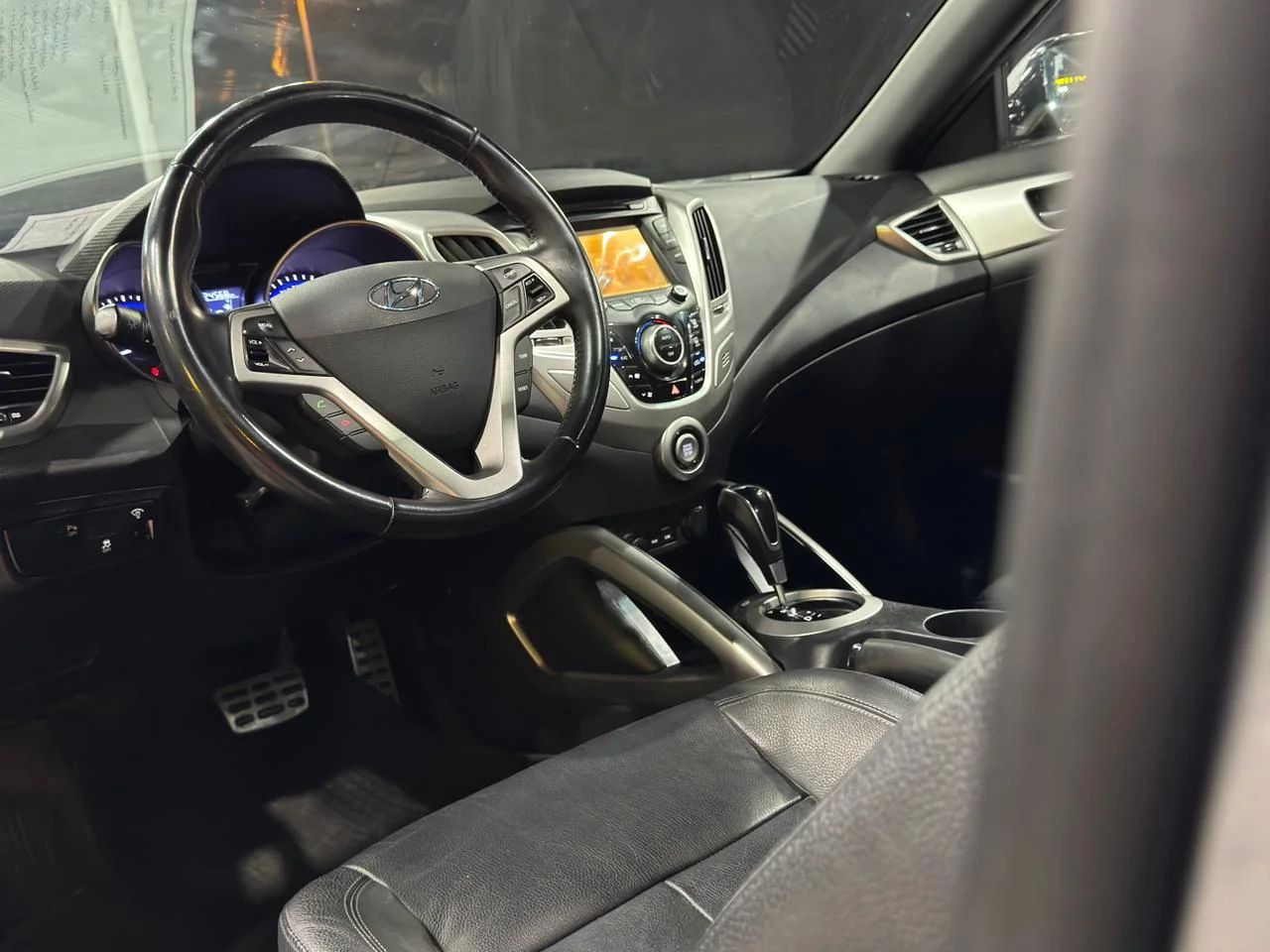 2017 Hyundai Veloster photo 3