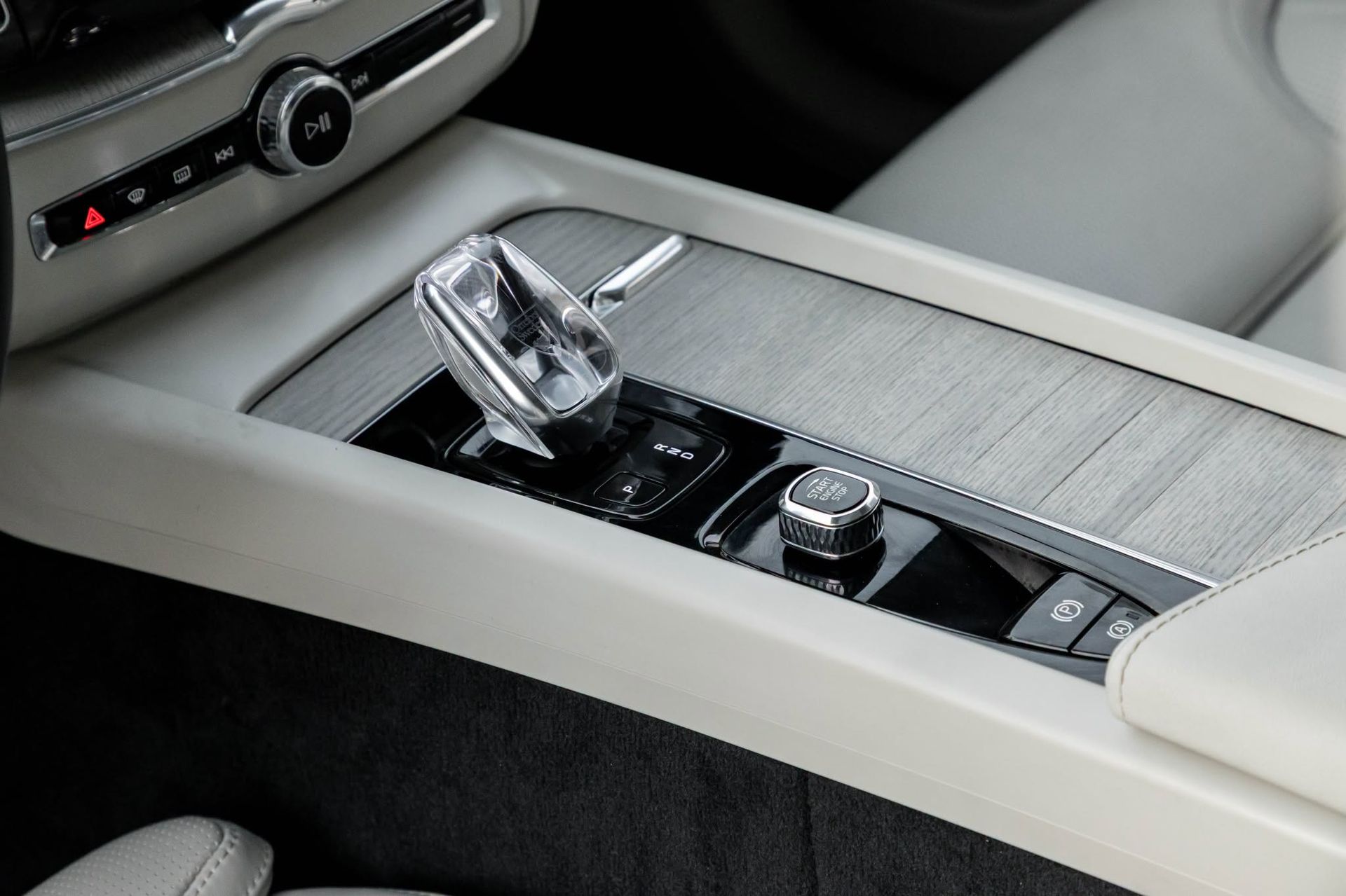 2022 Volvo XC60 photo 4