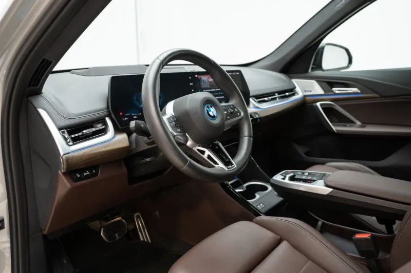 2023 BMW iX photo 3