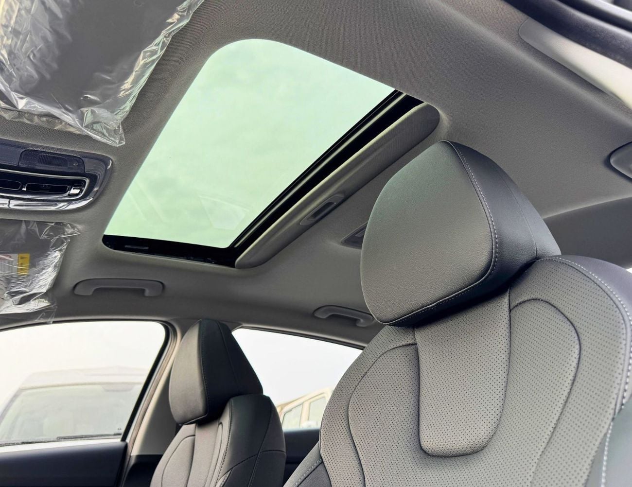 2025 Hyundai Elantra photo 4