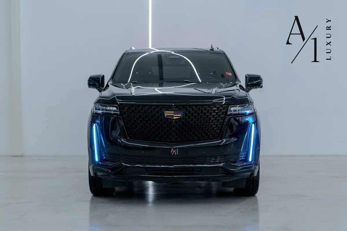 2022 Cadillac Escalade photo 2