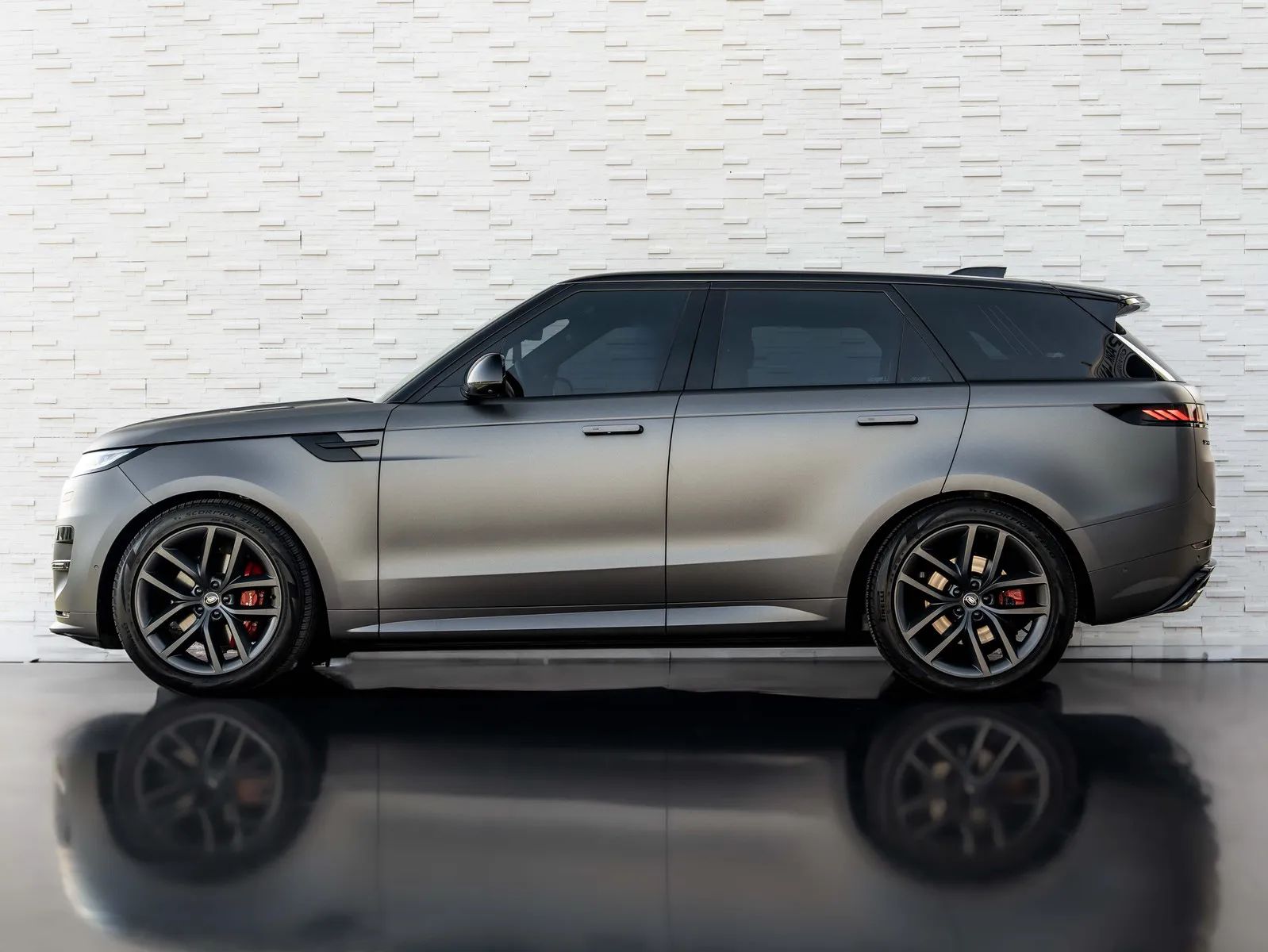 2024 Land Rover Range Rover Sport photo 2