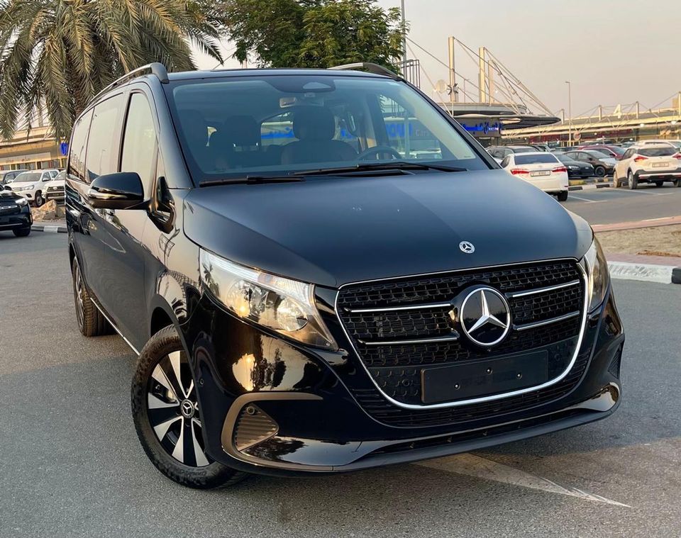 2025 Mercedes-Benz V300