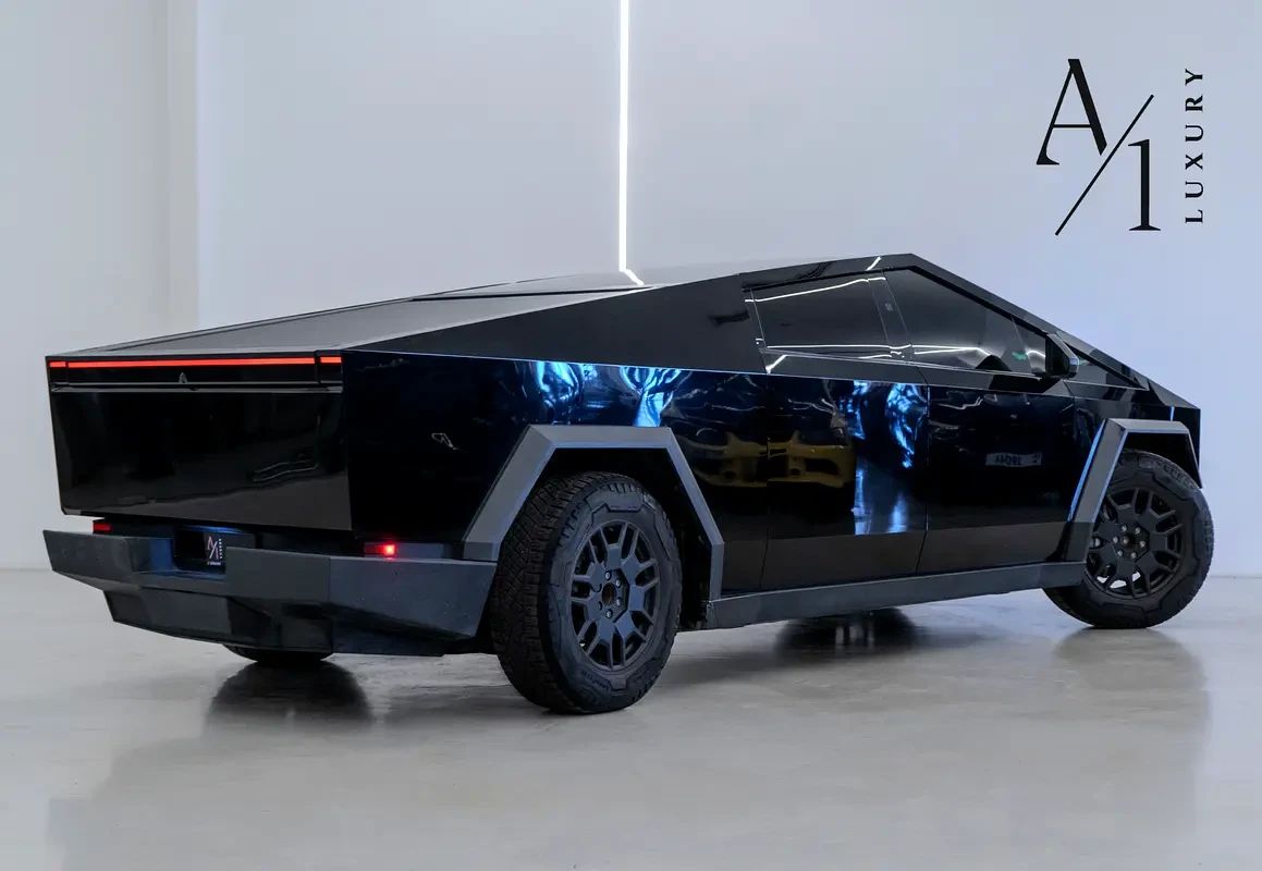 2024 Tesla Cybertruck photo 5