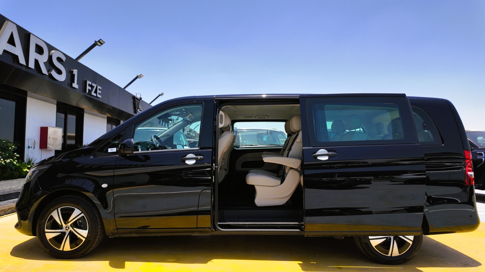2025 Mercedes-Benz Vito photo 2