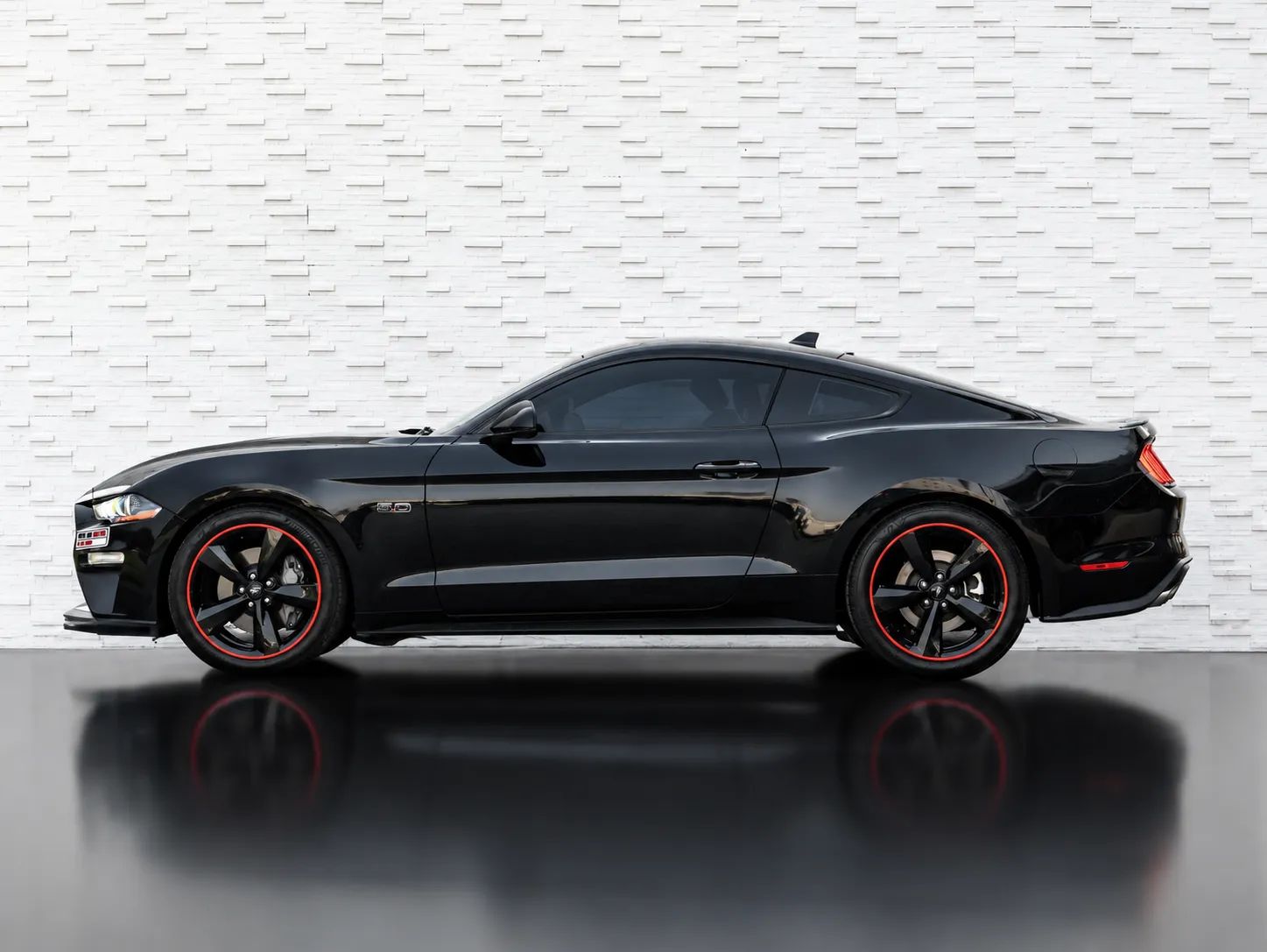 2021 Ford Mustang photo 2