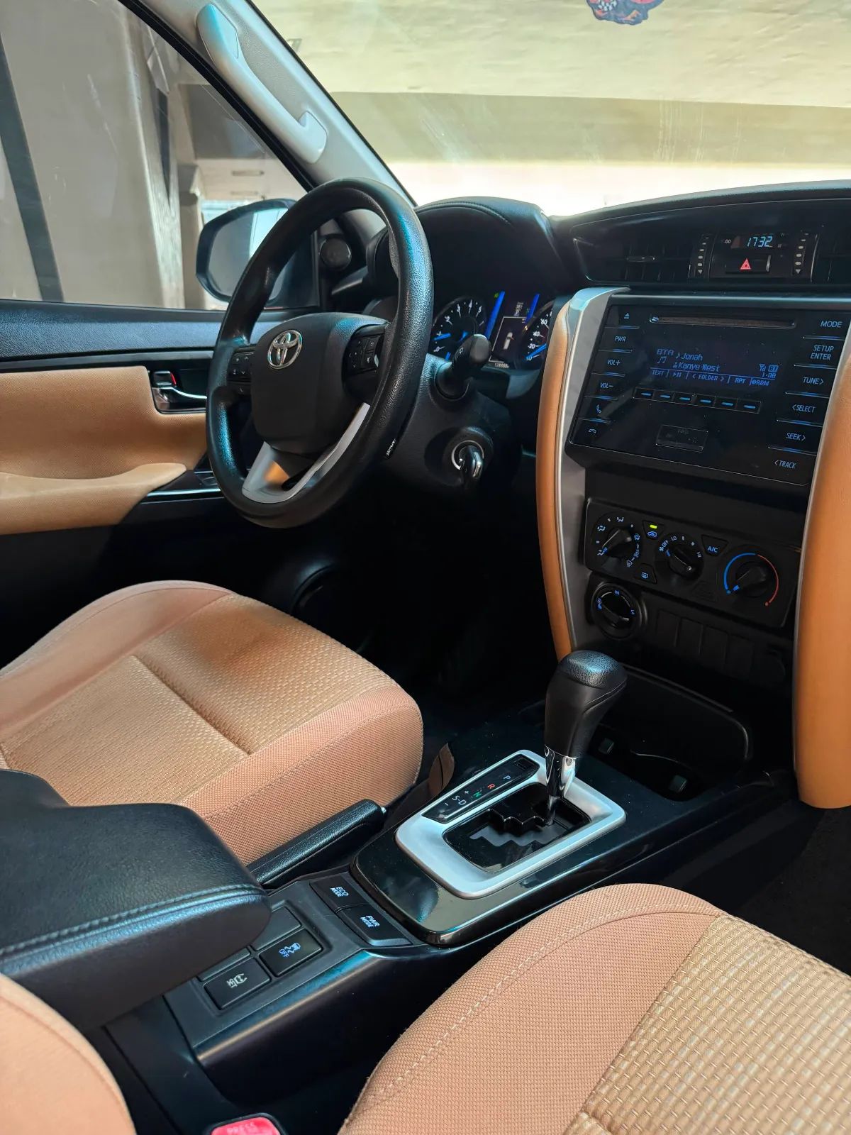 2018 Toyota Fortuner photo 2