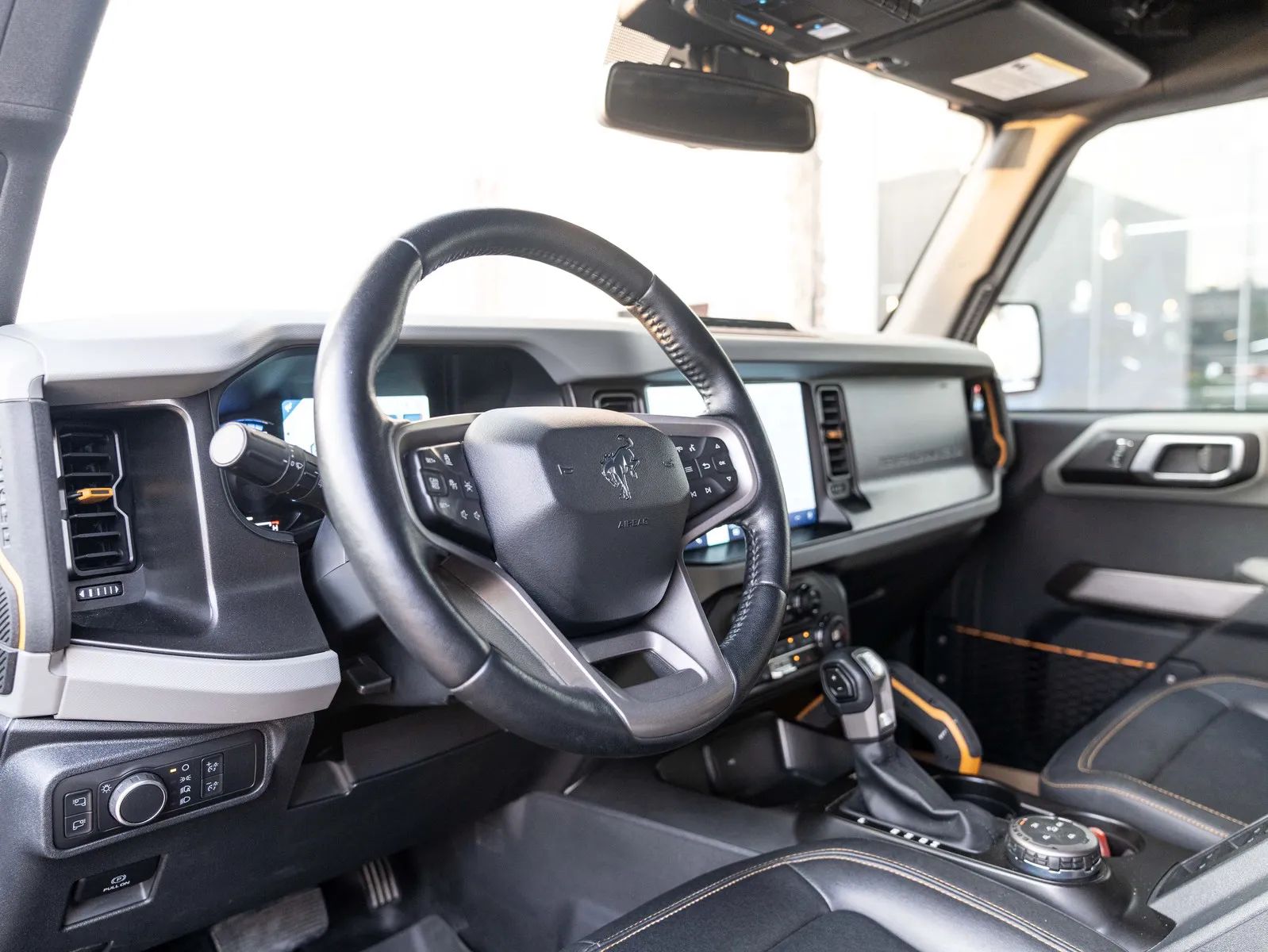 2022 Ford Bronco photo 2