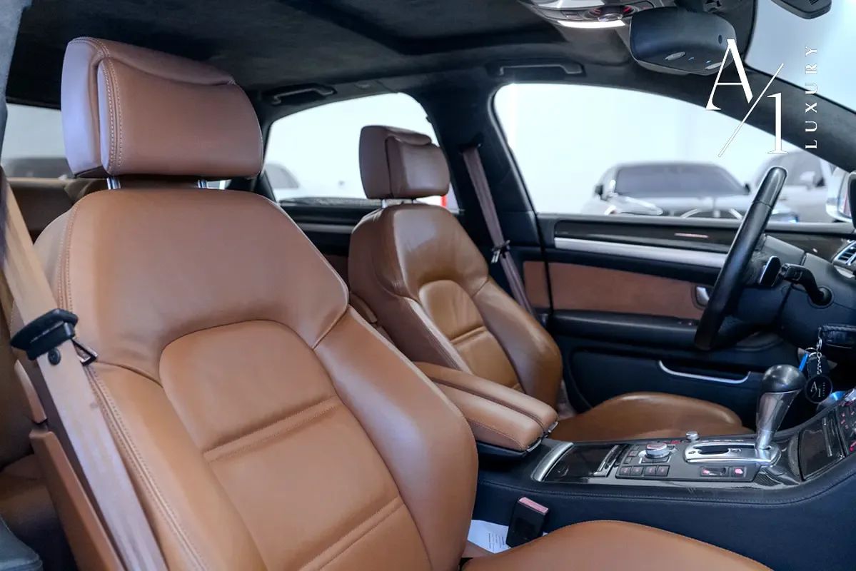 2009 Audi S8 photo 4
