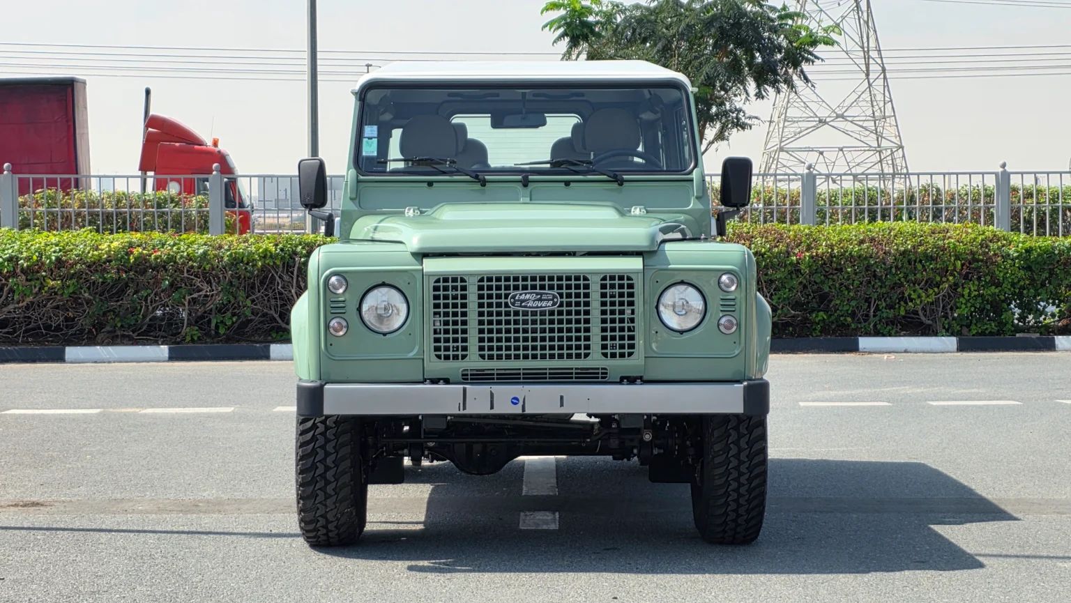 2016 Land Rover Defender photo 2