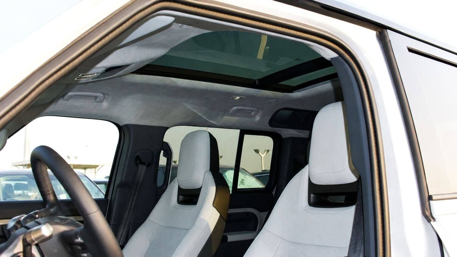 2026 Land Rover Defender 110 photo 5