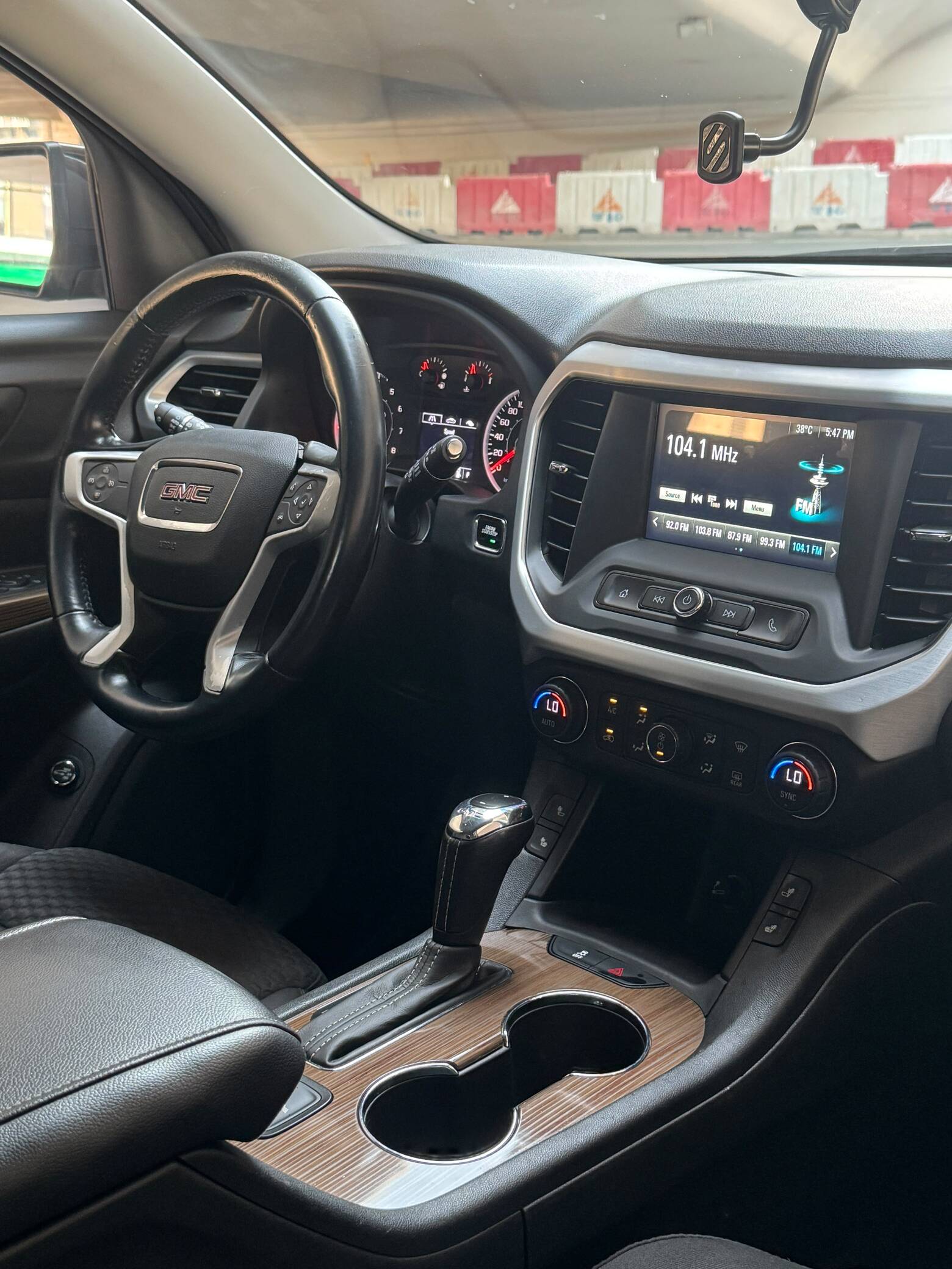 2019 GMC Acadia photo 2