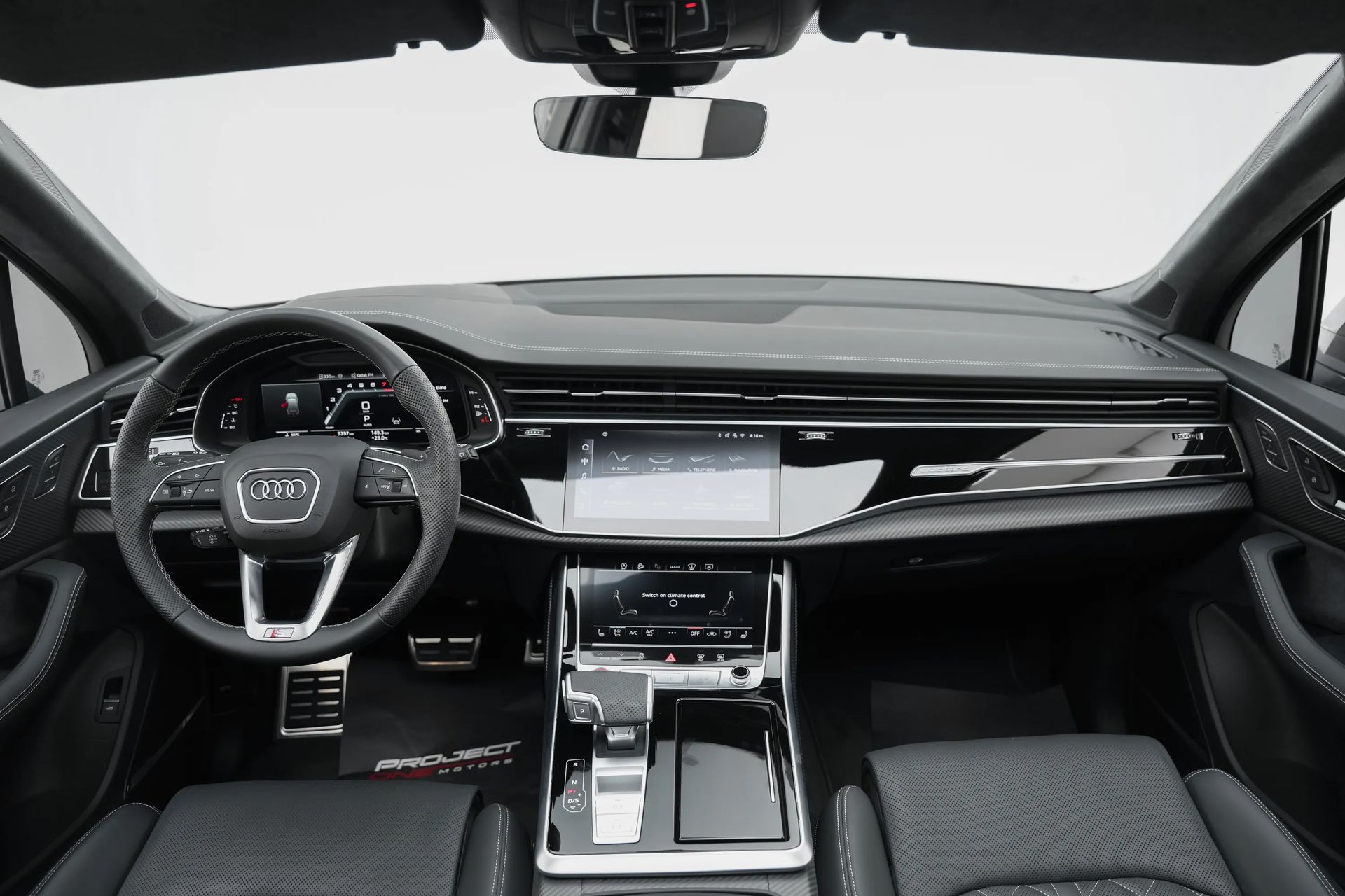 2025 Audi SQ7 photo 2