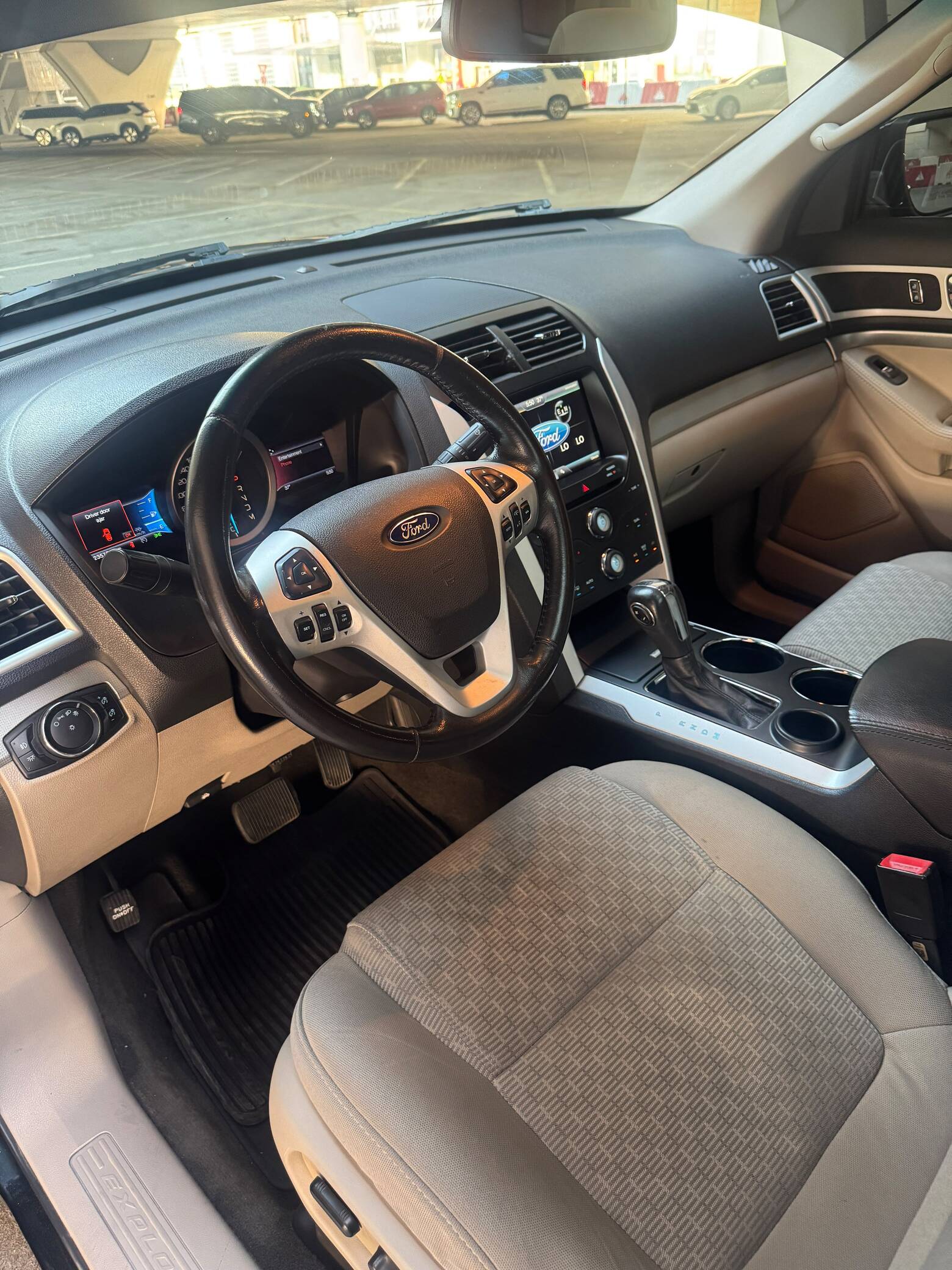 2014 Ford Explorer photo 3