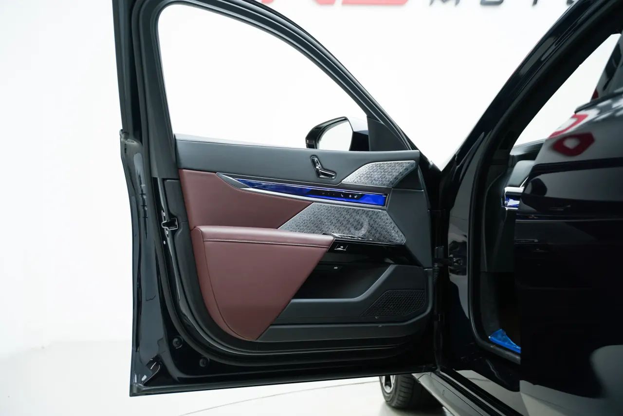 2024 BMW 7 Series photo 2