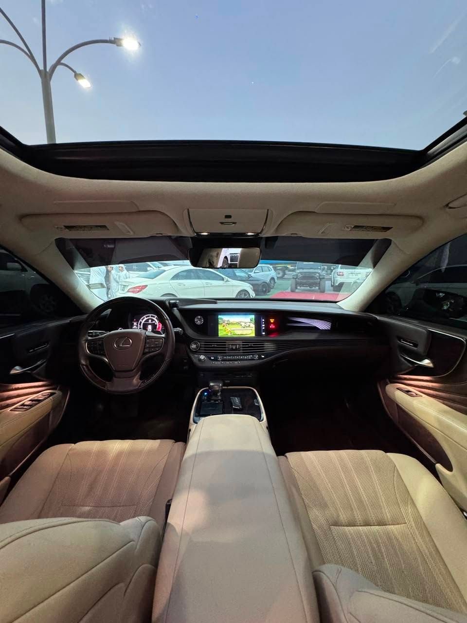 2018 Lexus LS photo 3