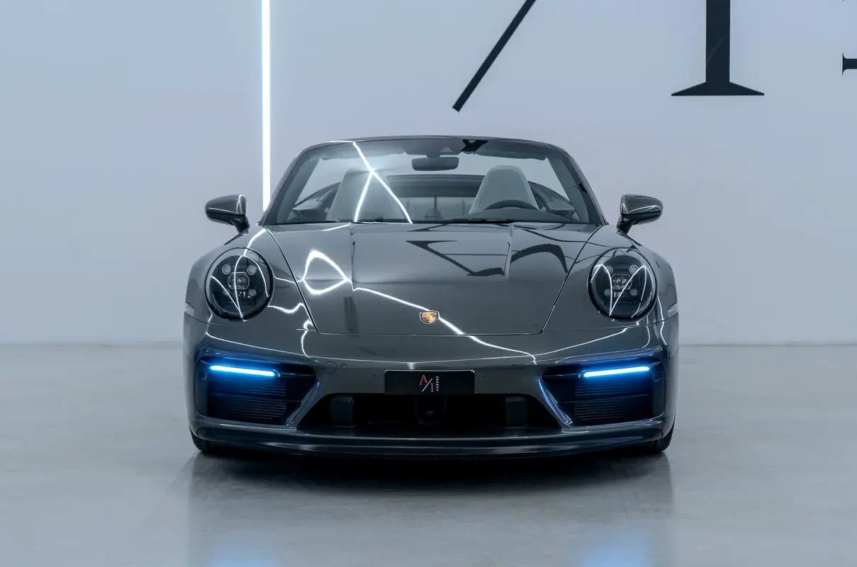 2023 Porsche 911 Carrera GTS photo 2