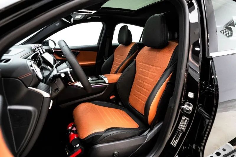 2025 Mercedes-Benz GLC200 photo 2