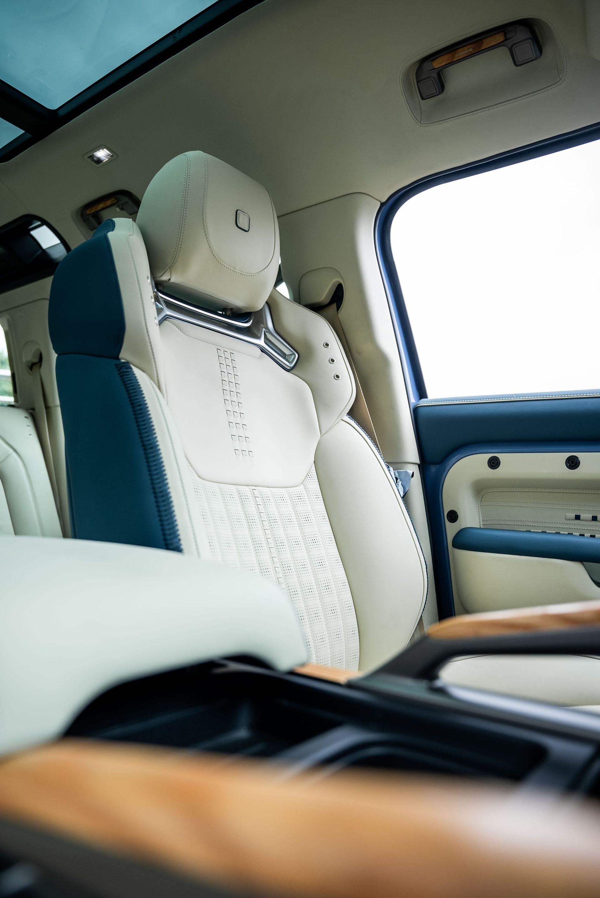 2026 Land Rover Defender photo 4
