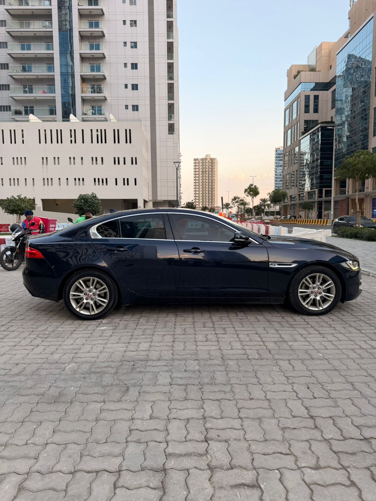 2016 Jaguar XE photo 2