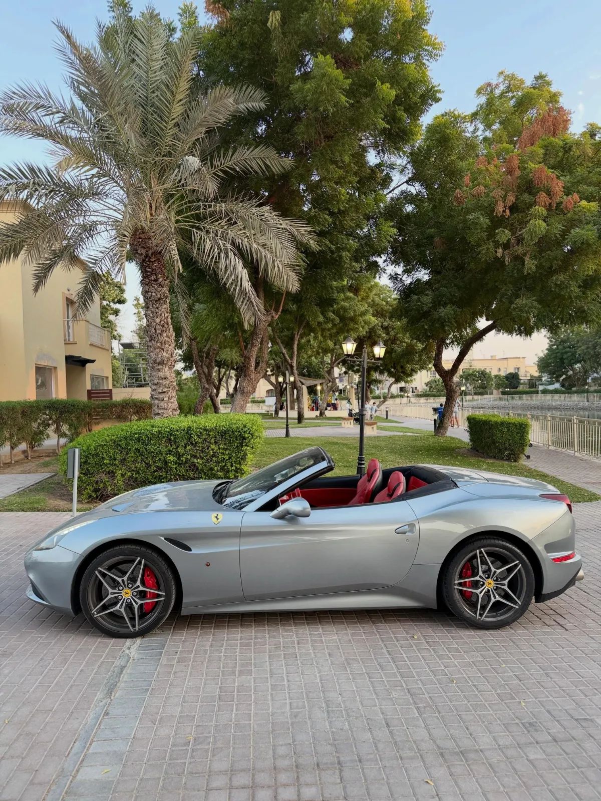 2016 Ferrari California photo 2