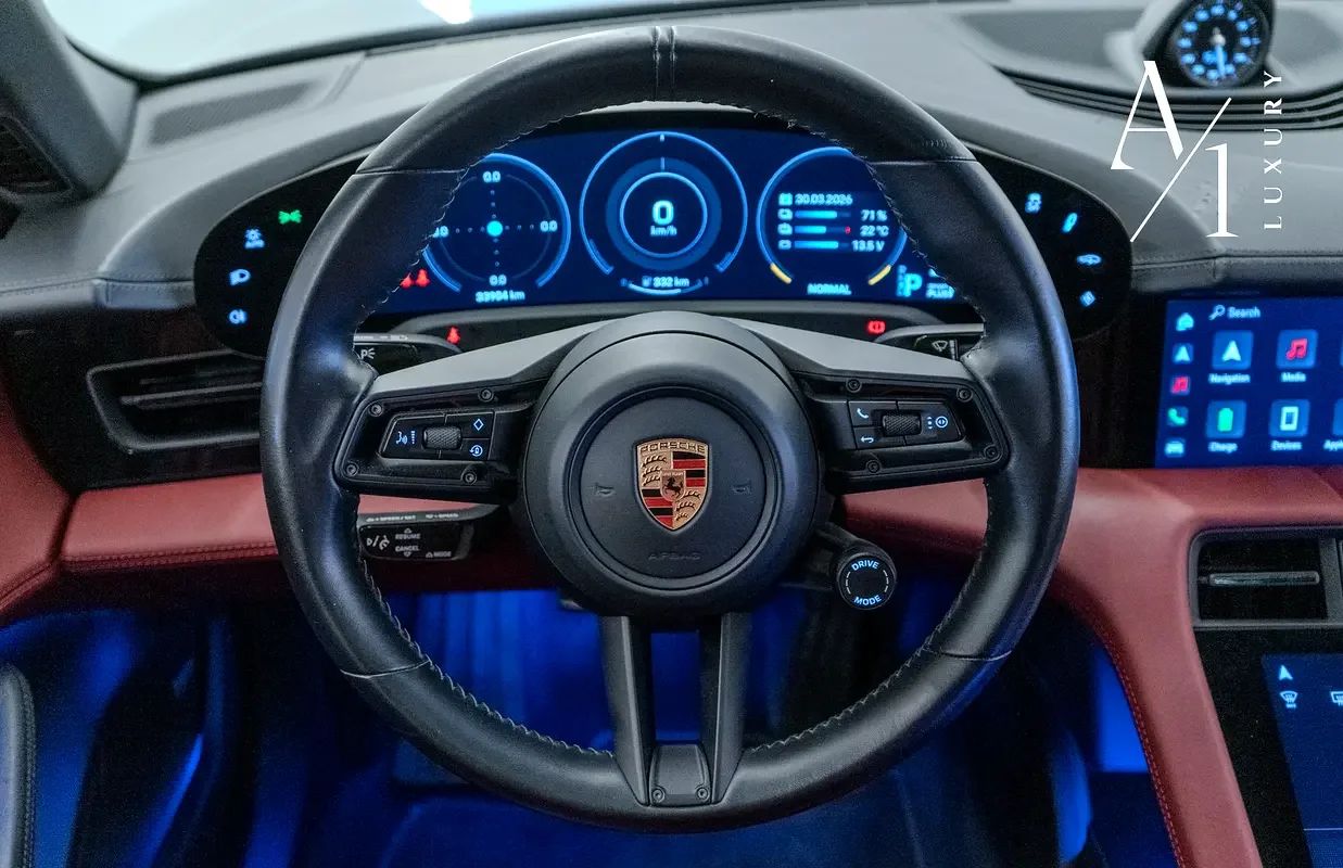2023 Porsche Taycan photo 3