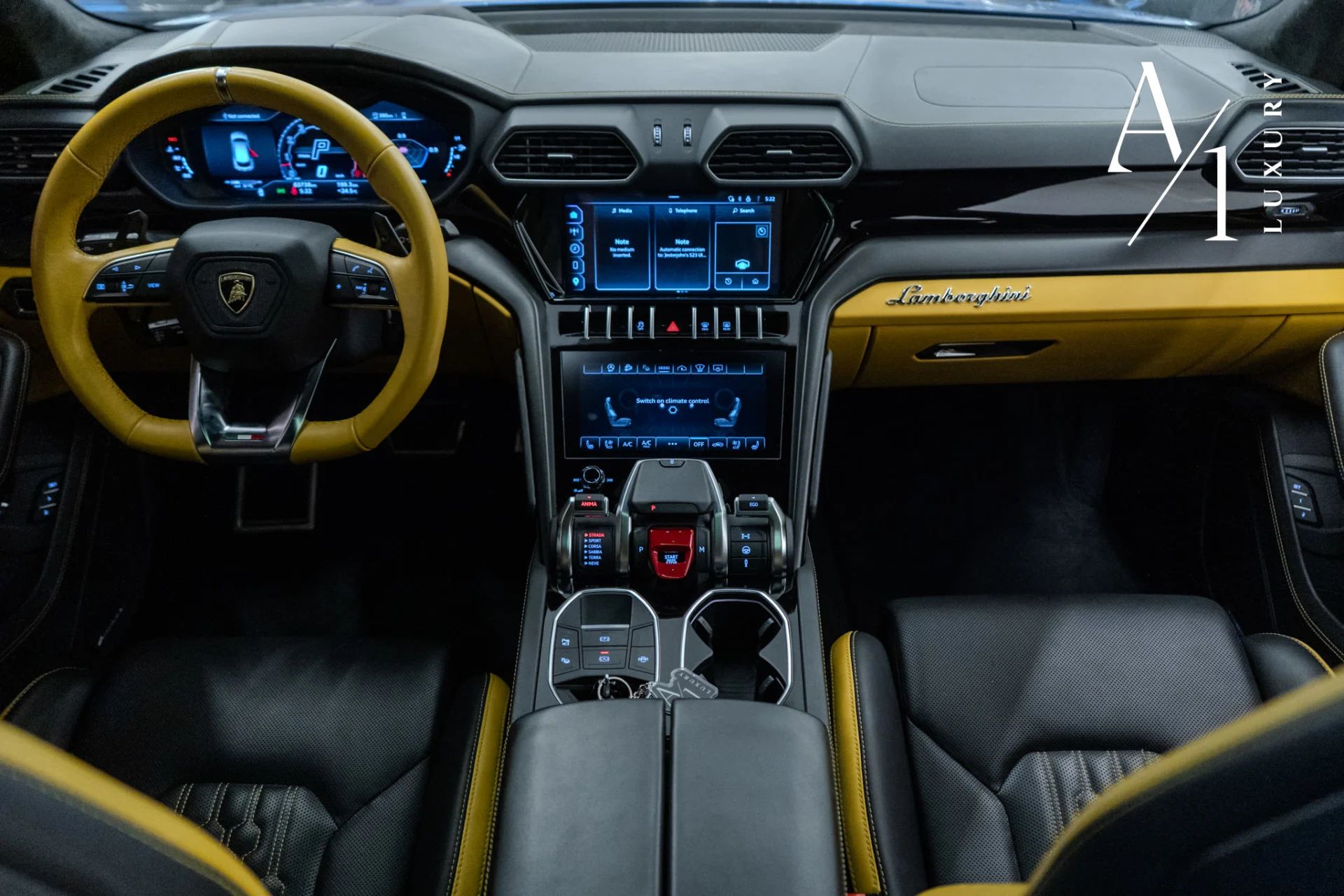 2023 Lamborghini Urus photo 3