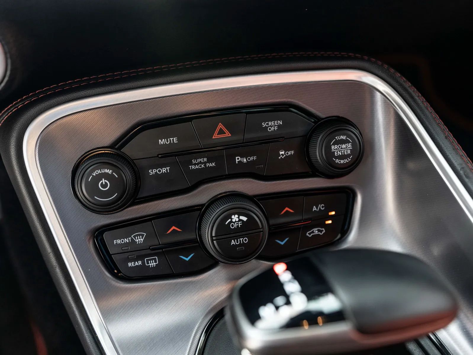 2019 Dodge Challenger photo 4
