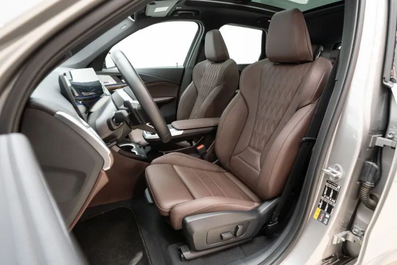 2023 BMW iX photo 2