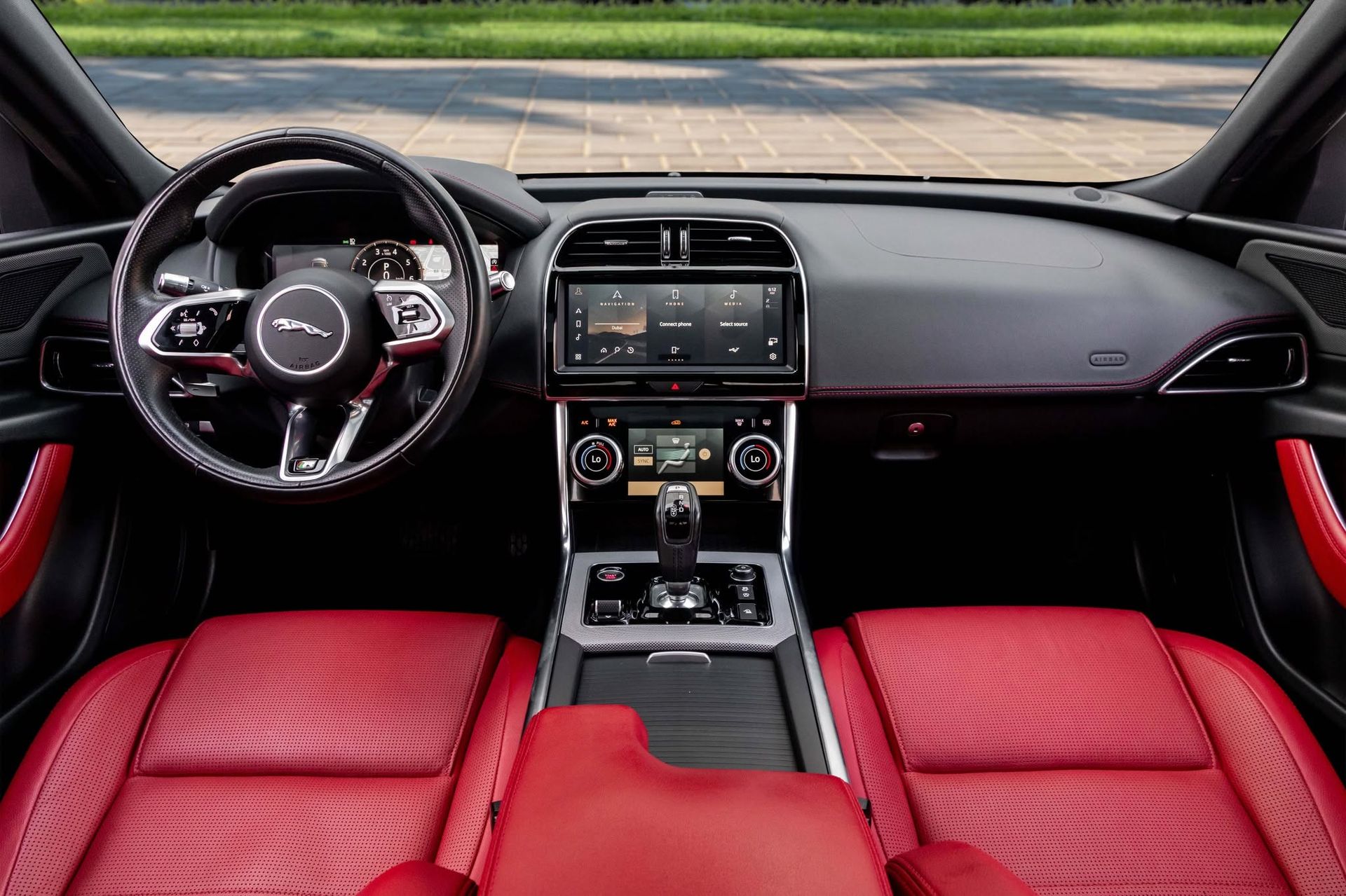 2021 Jaguar XE photo 3