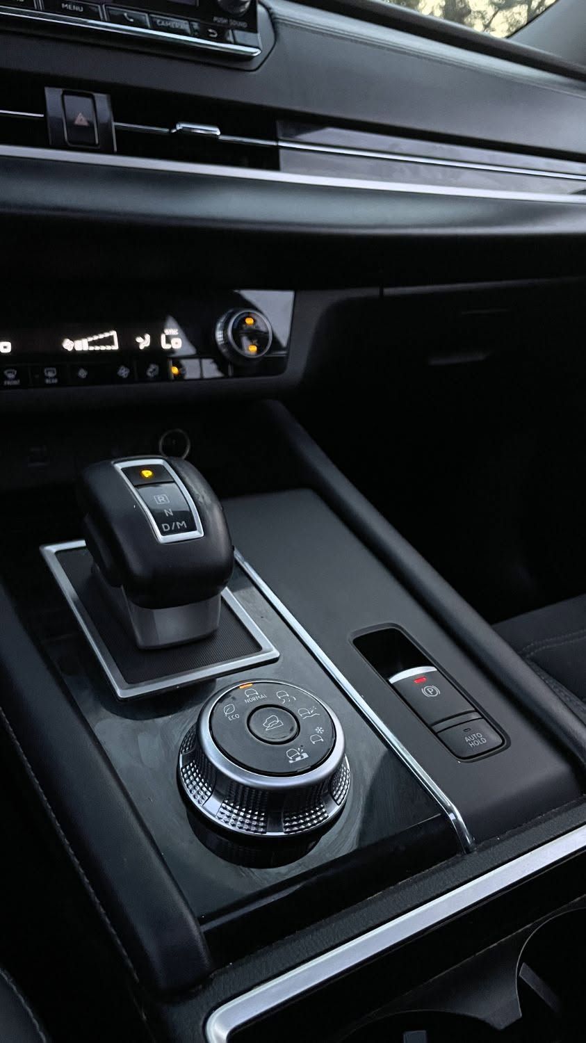 2023 Mitsubishi Outlander photo 3