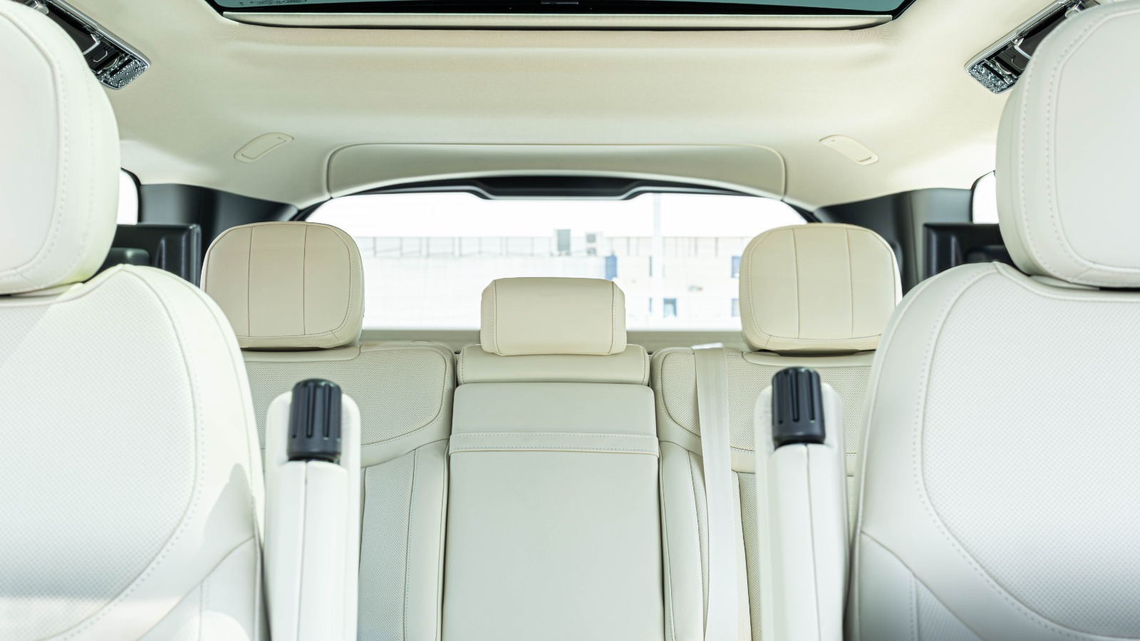 2026 Land Rover Range Rover photo 4