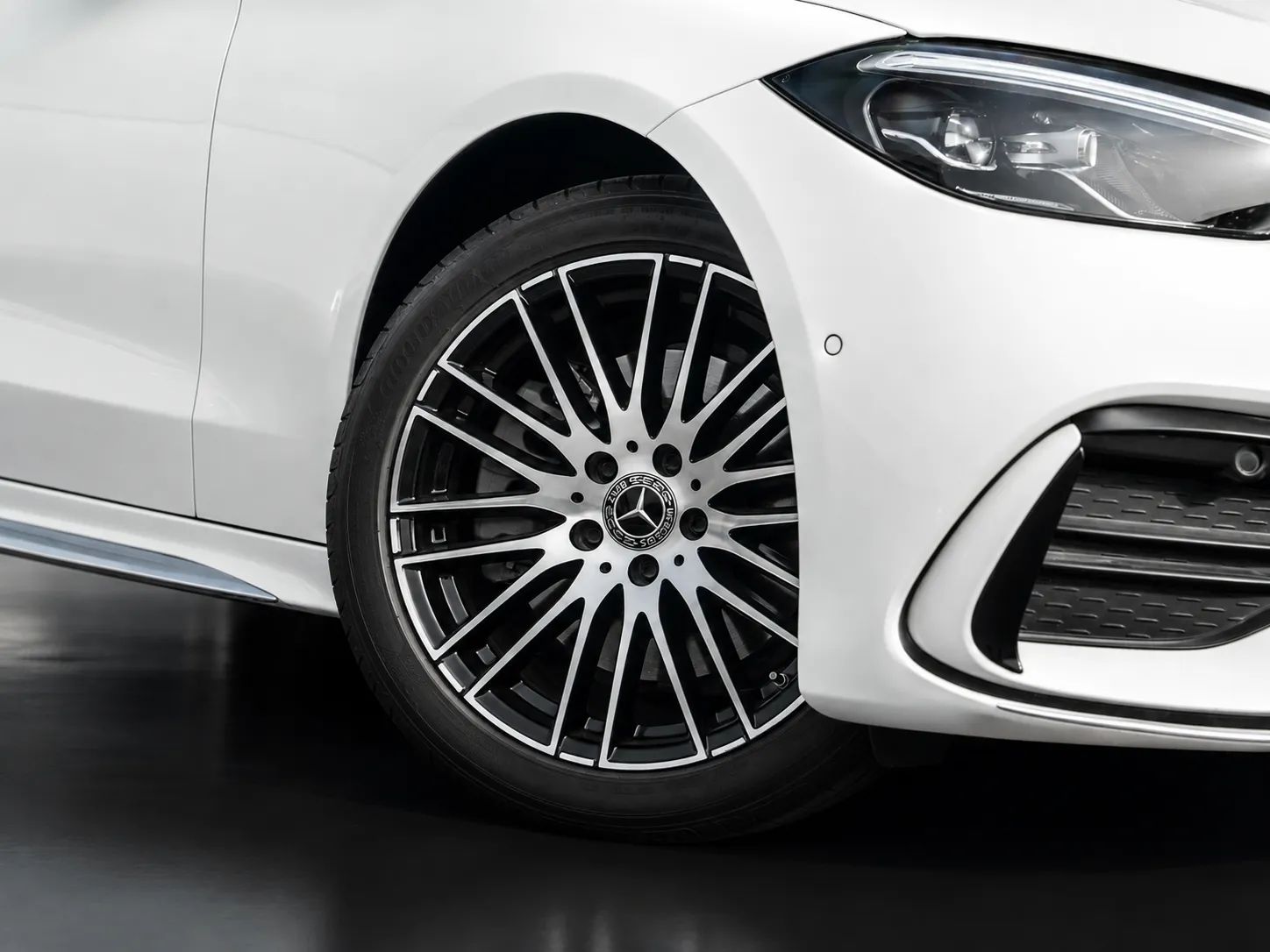 2023 Mercedes-Benz C-Class photo 2