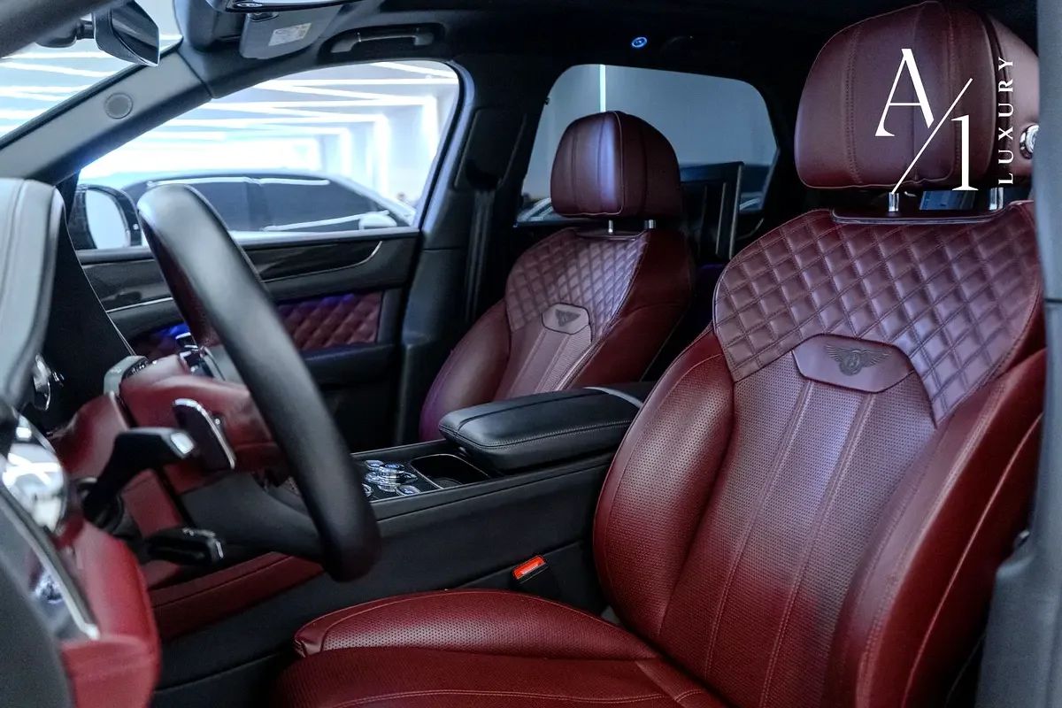 2021 Bentley Bentayga photo 3