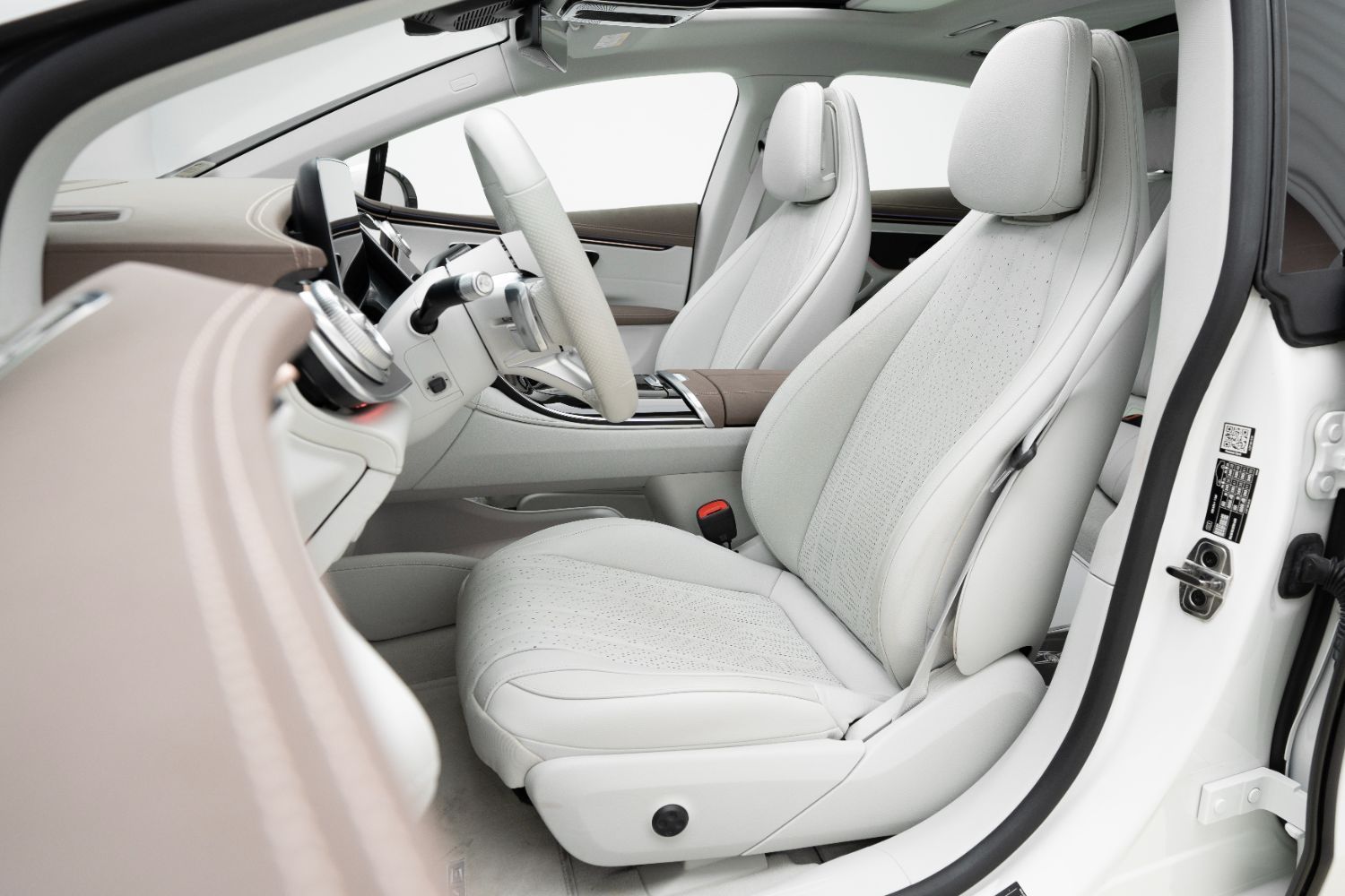 2022 Mercedes-Benz EQS photo 3