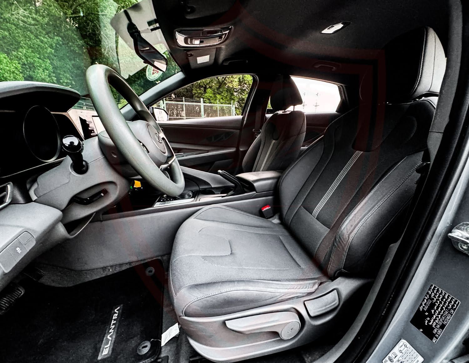2023 Hyundai Elantra photo 3