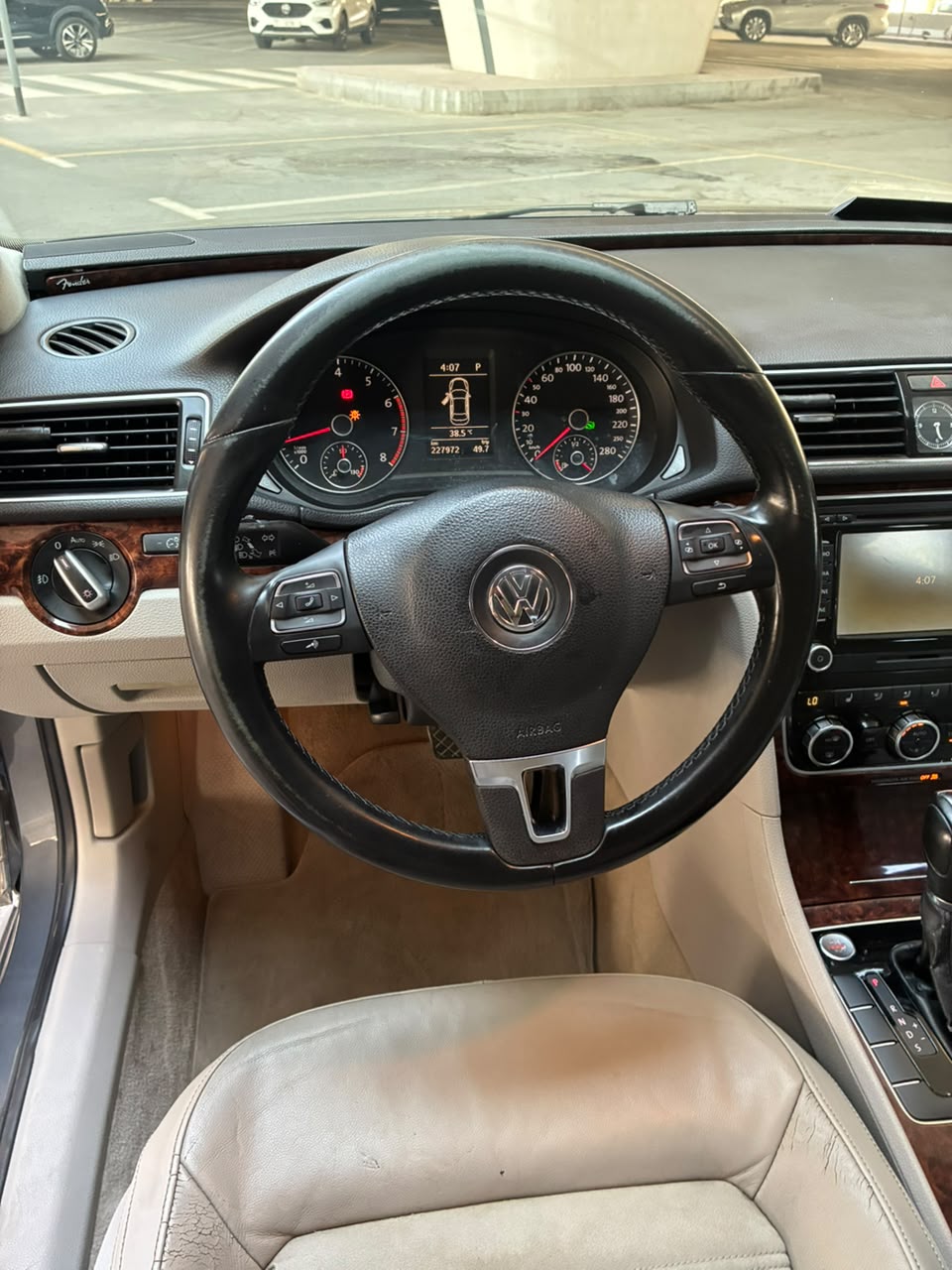2013 Volkswagen Passat photo 3