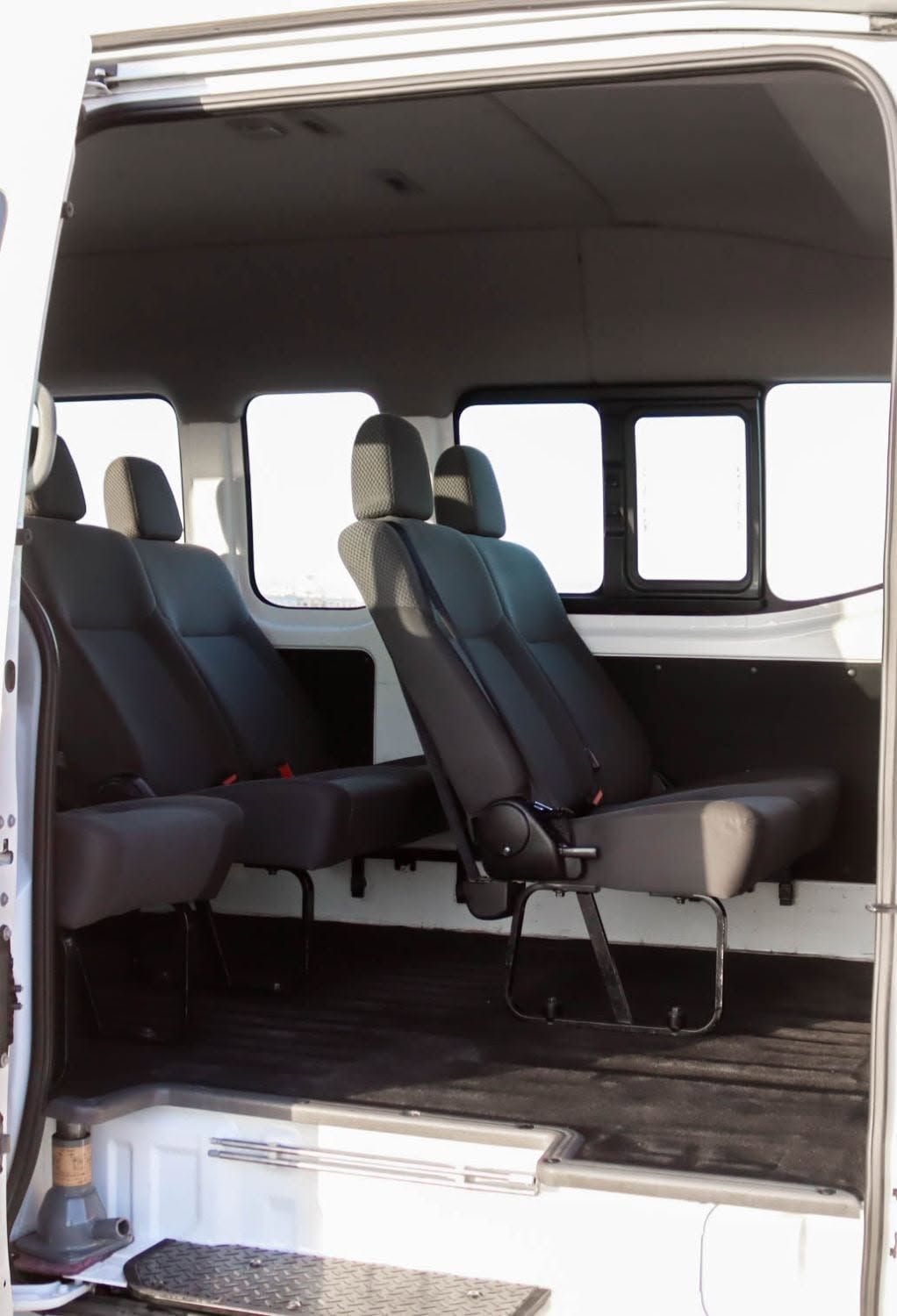 2021 Nissan Urvan photo 3