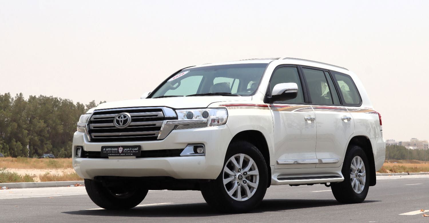 2020 Toyota Land Cruiser photo 2
