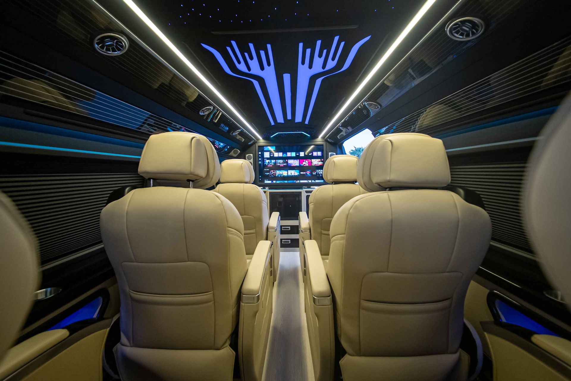 2026 Toyota Hiace photo 3