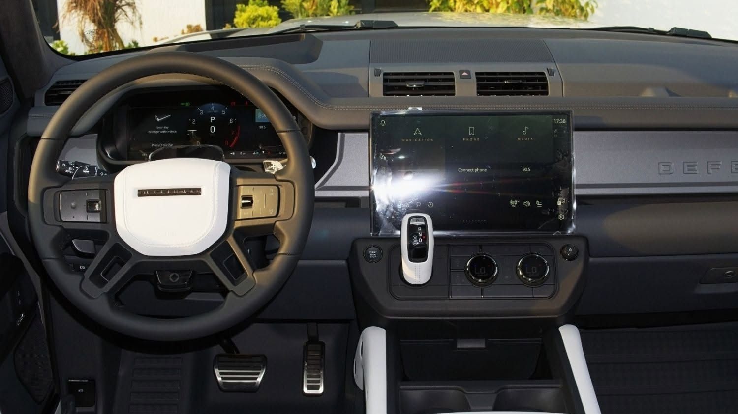 2026 Land Rover Defender 110 photo 3