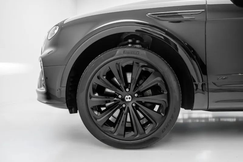 2021 Bentley Bentayga photo 2