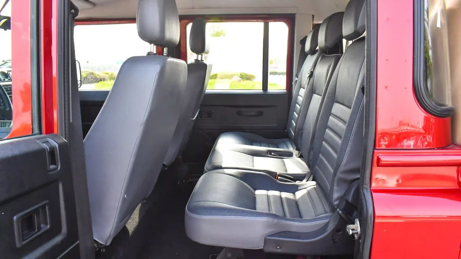 2016 Land Rover Defender photo 5