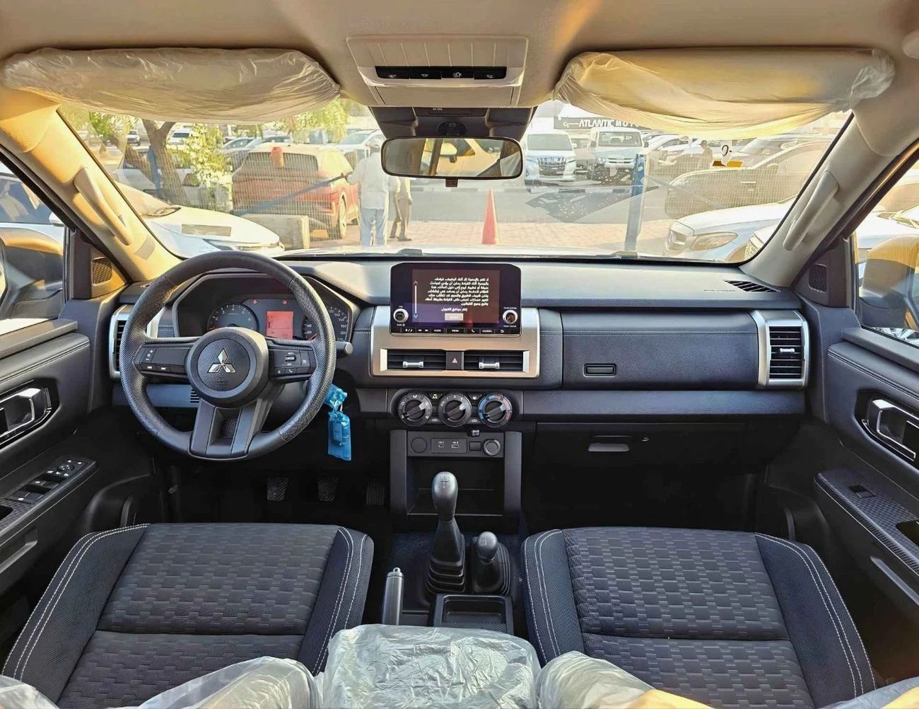 2025 Mitsubishi L200 photo 2
