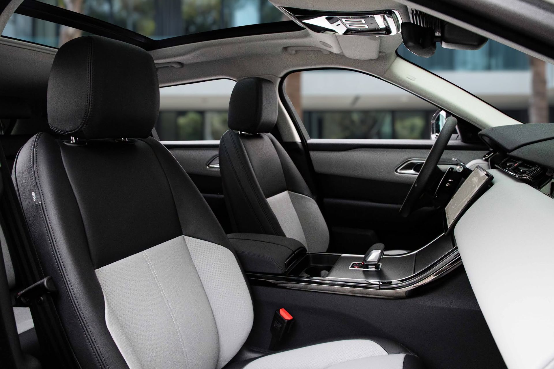 2025 Land Rover Range Rover Velar photo 4