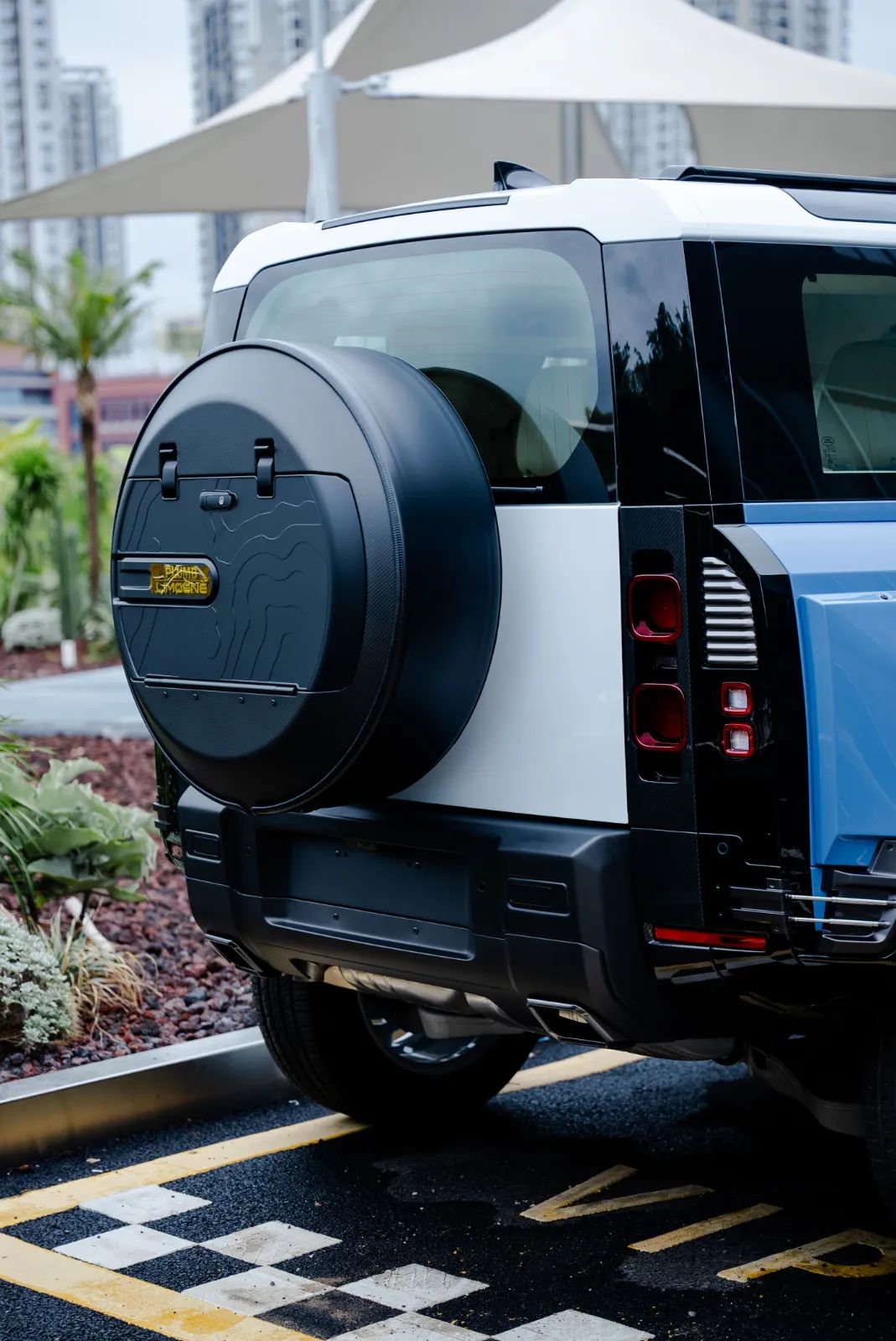 2026 Land Rover Defender photo 5